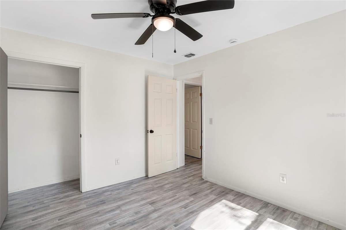 111 ELM AVENUE — photo 17 of 26