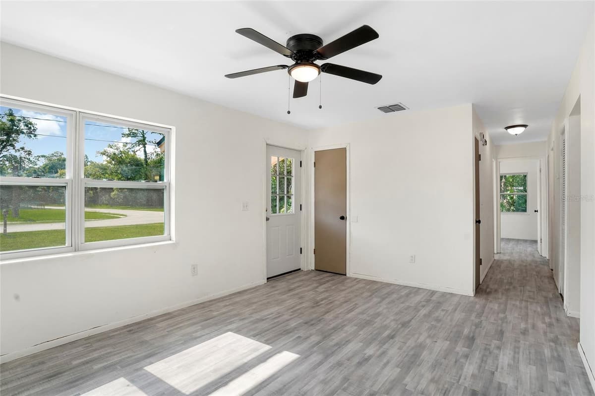 111 ELM AVENUE — photo 5 of 26
