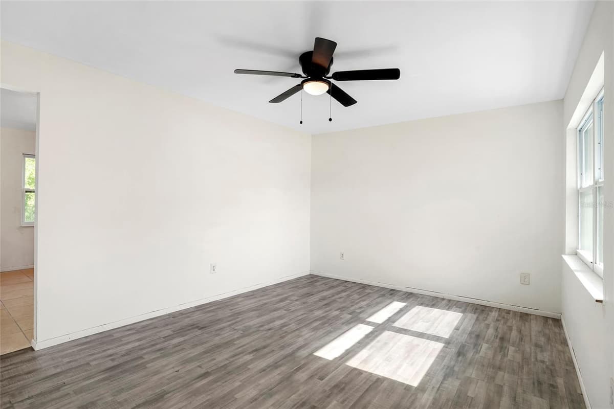 111 ELM AVENUE — photo 4 of 26