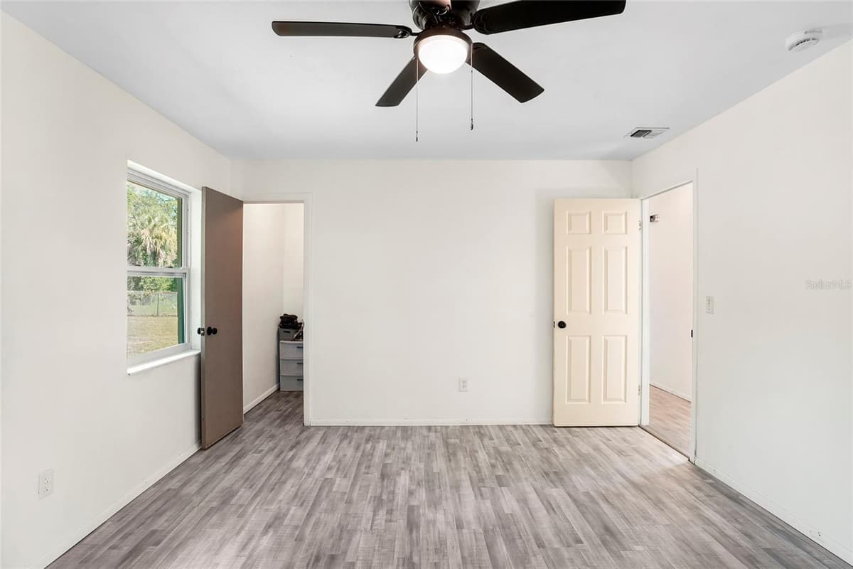 111 ELM AVENUE — photo 15 of 26
