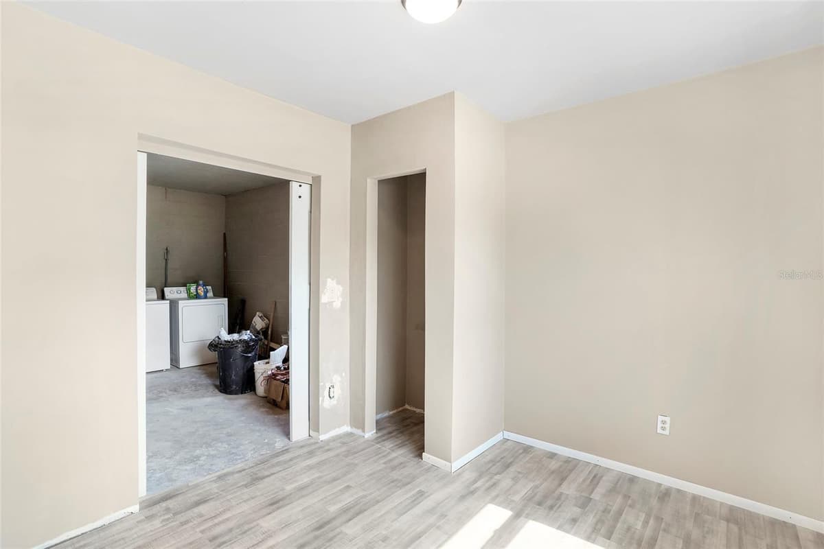 111 ELM AVENUE — photo 11 of 26