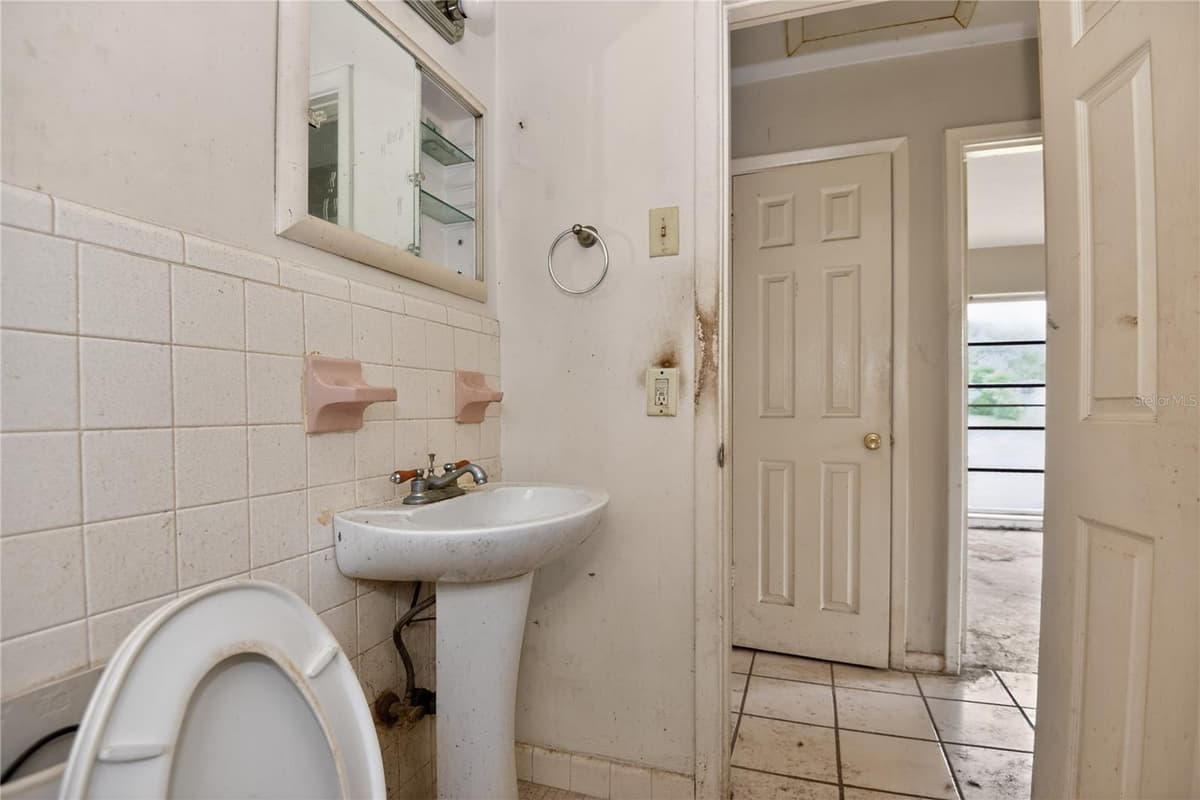 1553 PROVIDENCE BOULEVARD — photo 15 of 28