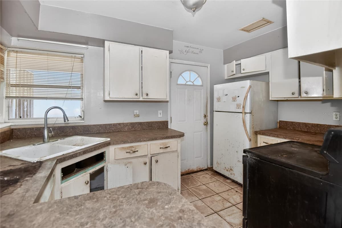1553 PROVIDENCE BOULEVARD — photo 11 of 28