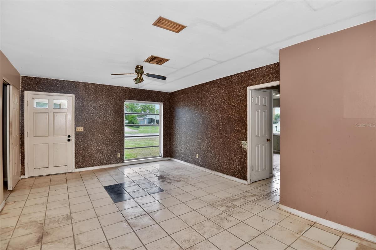 1553 PROVIDENCE BOULEVARD — photo 9 of 28
