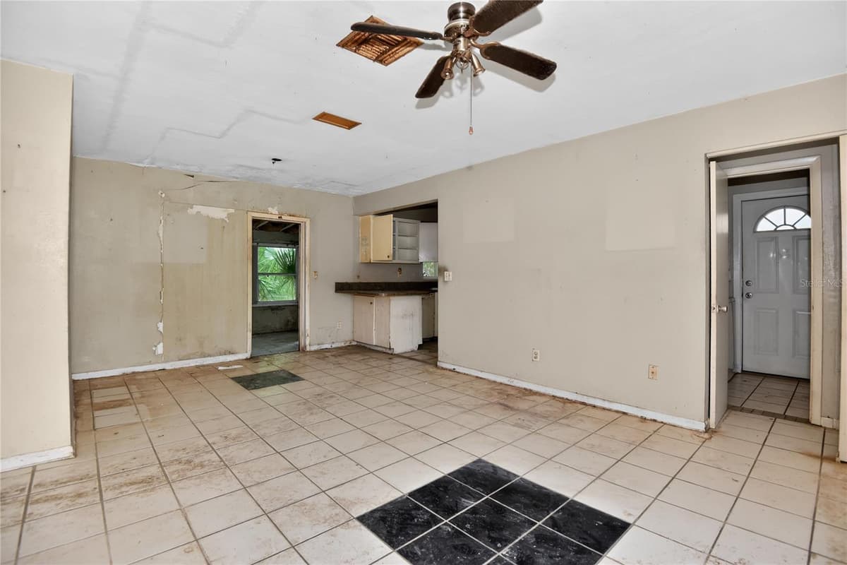 1553 PROVIDENCE BOULEVARD — photo 2 of 28