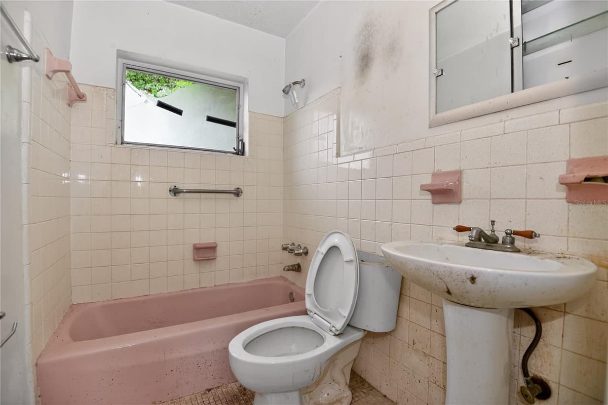 1553 PROVIDENCE BOULEVARD — photo 8 of 28