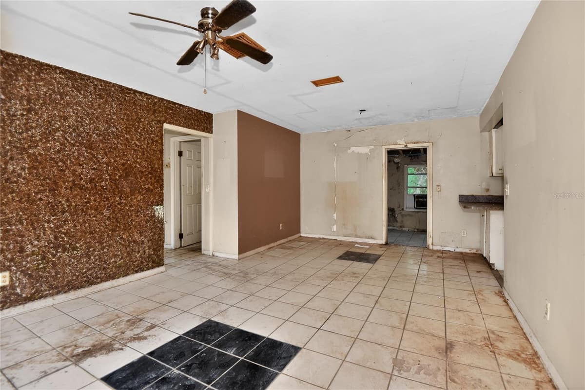 1553 PROVIDENCE BOULEVARD — photo 4 of 28