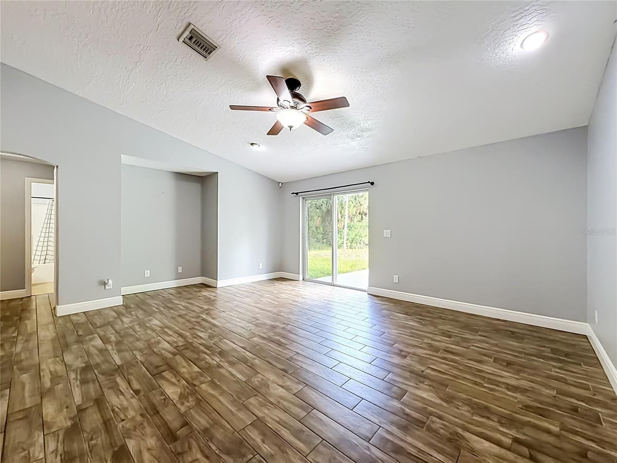 3288 WALLACE AVENUE — photo 10 of 36