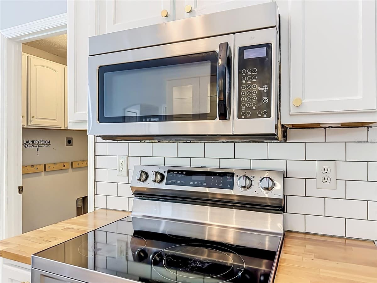3288 WALLACE AVENUE — photo 7 of 36