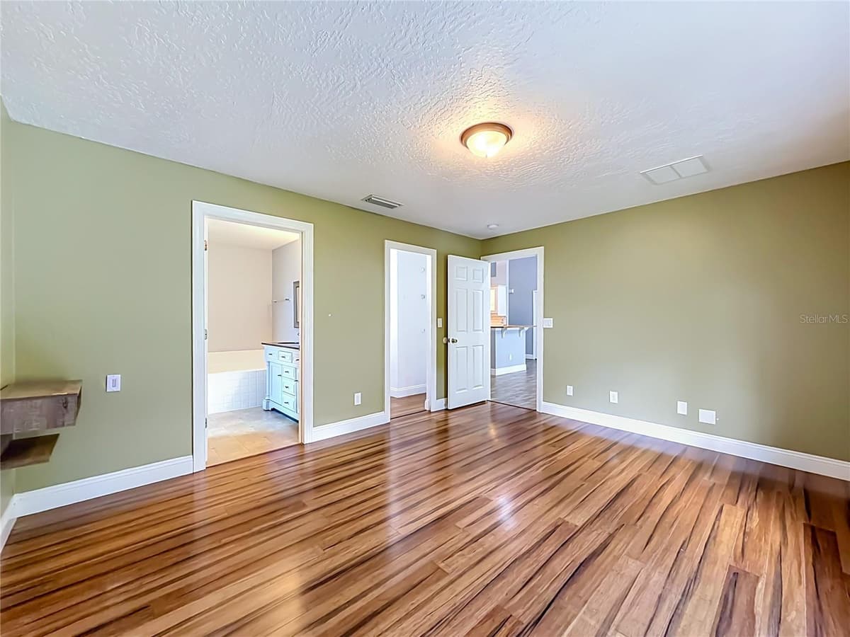 3288 WALLACE AVENUE — photo 13 of 36