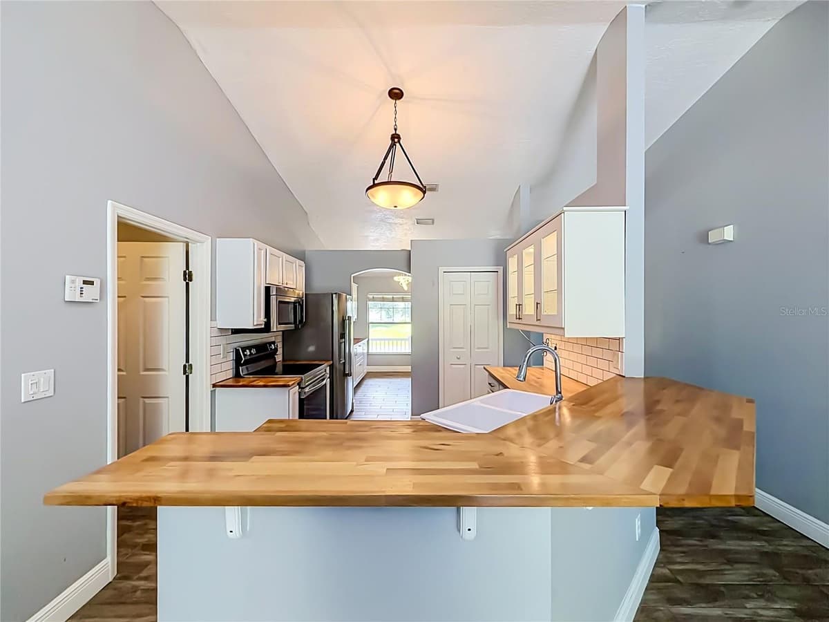 3288 WALLACE AVENUE — photo 6 of 36