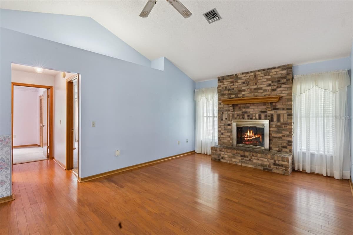 4160 WOOD DRIVE — photo 10 of 49