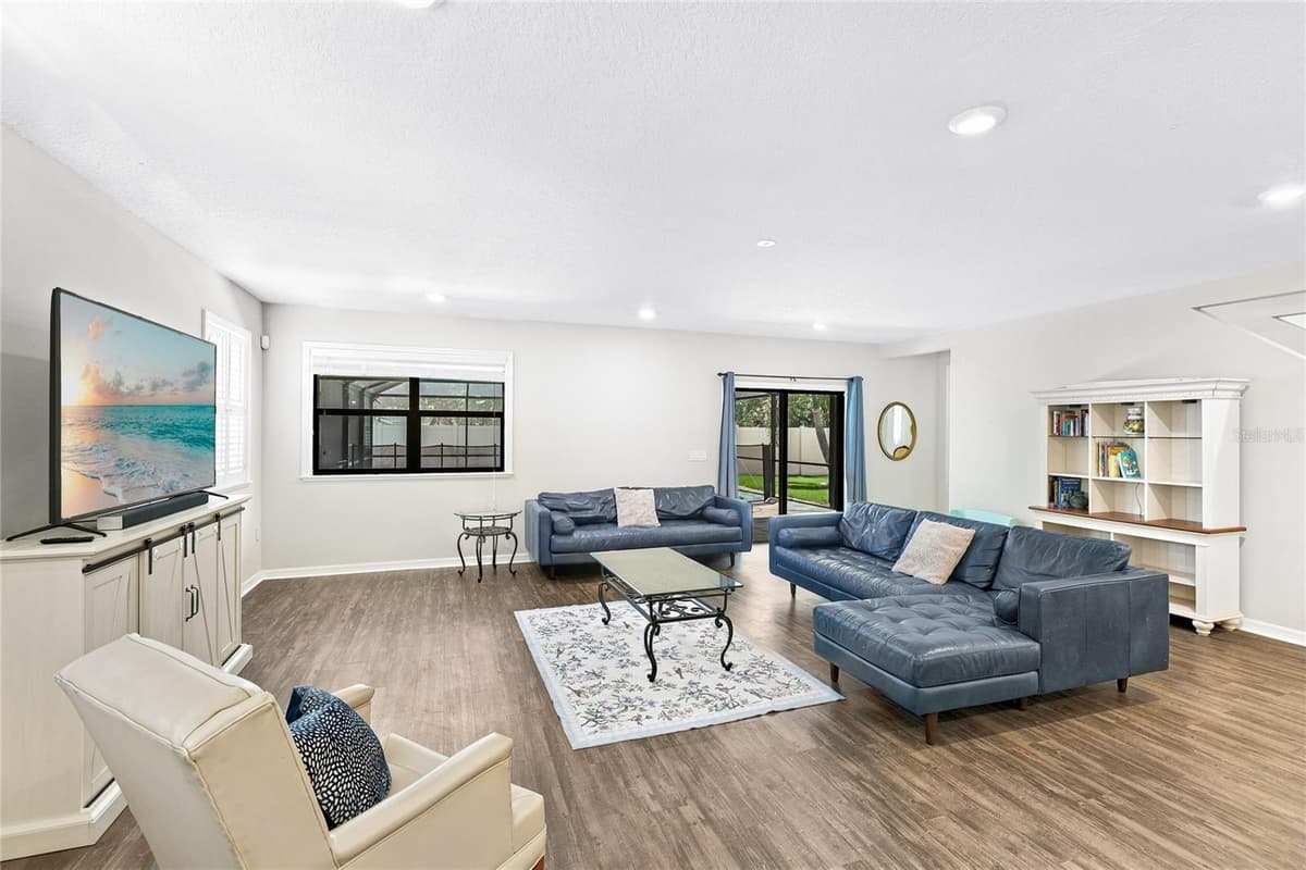 4014 LINDEVER LANE — photo 11 of 52