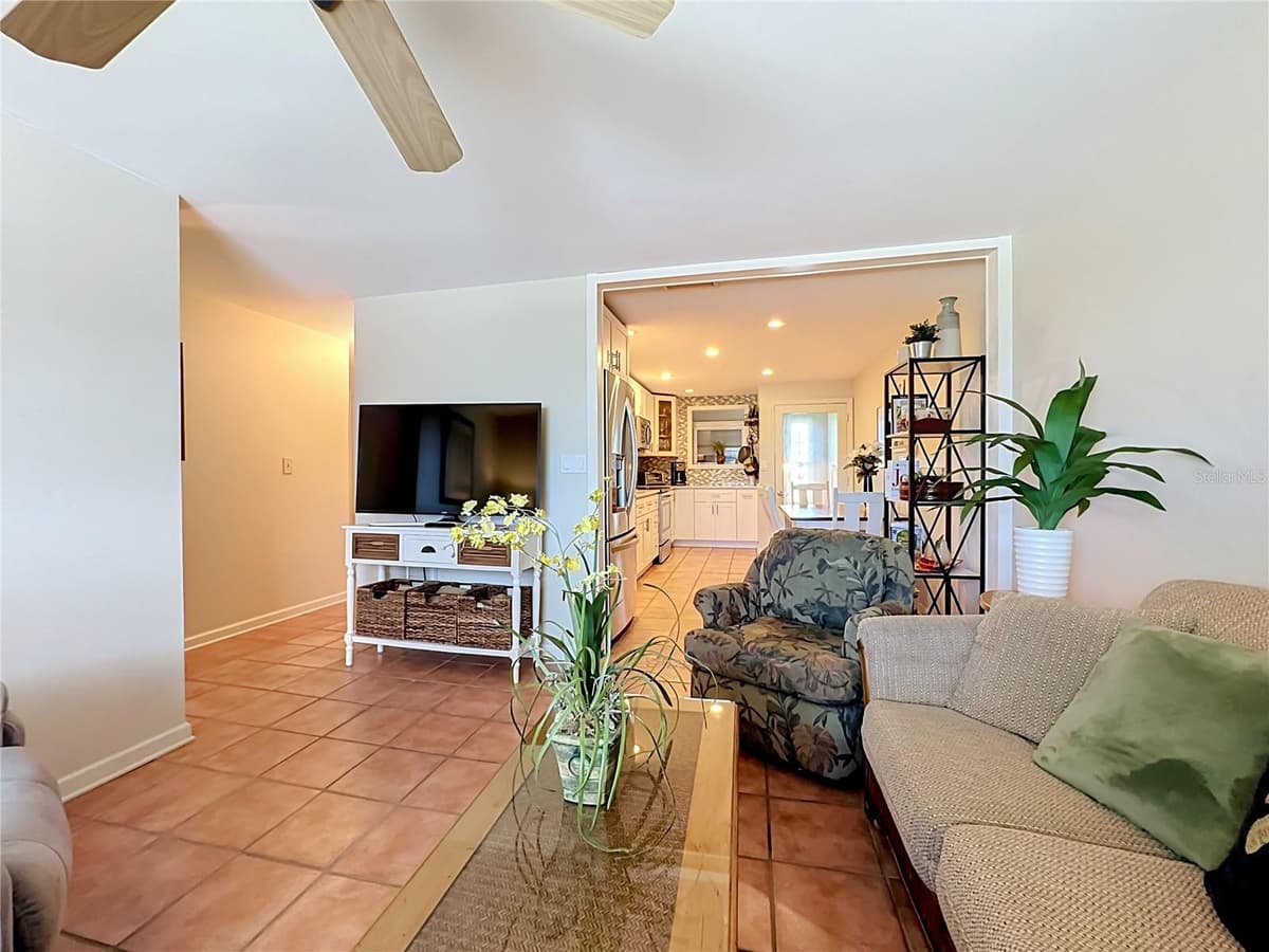 202 PEACOCK LANE — photo 13 of 66