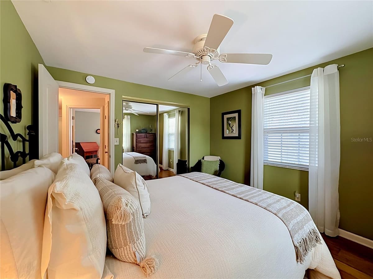 202 PEACOCK LANE — photo 16 of 66