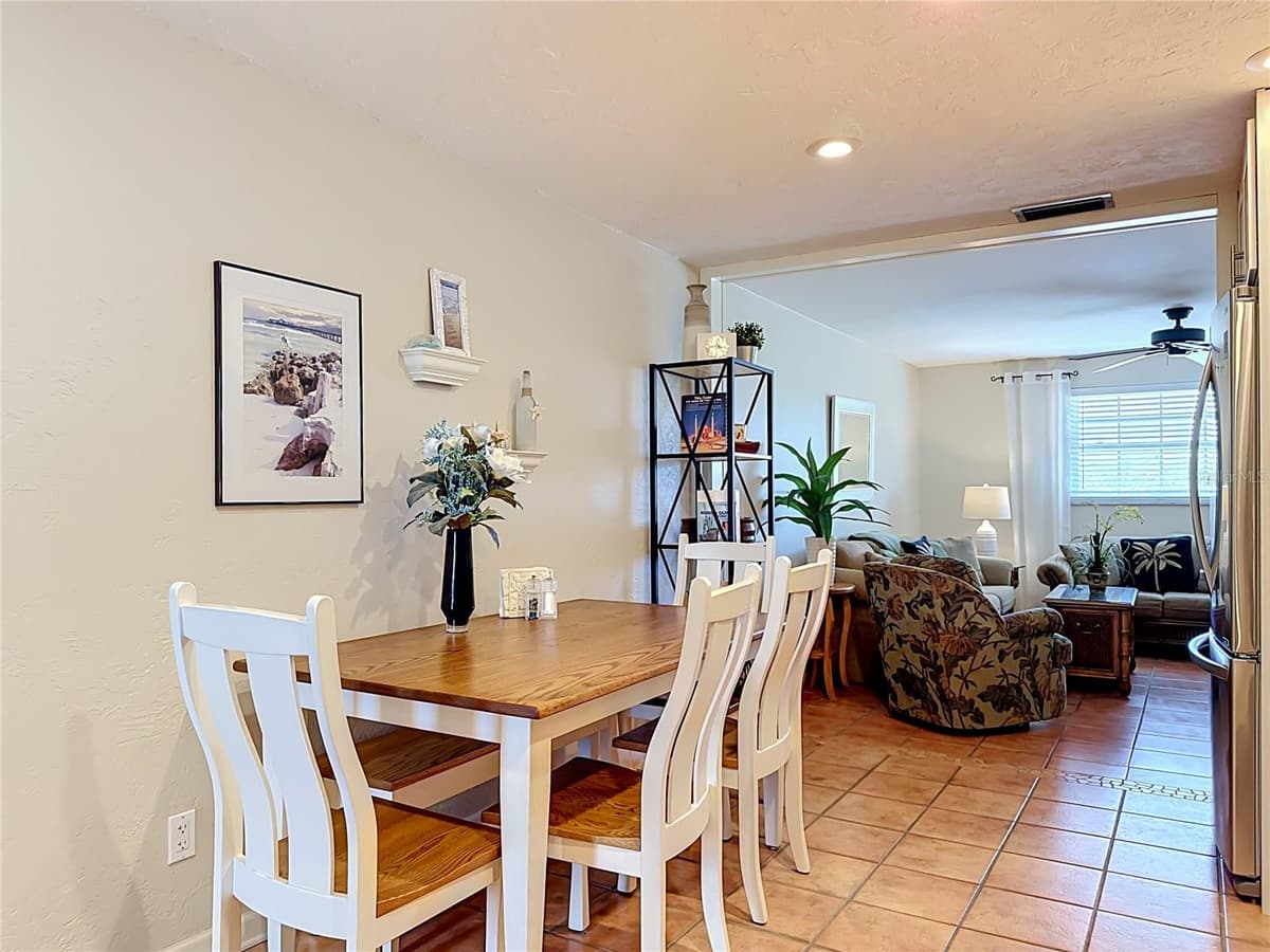 202 PEACOCK LANE — photo 9 of 66