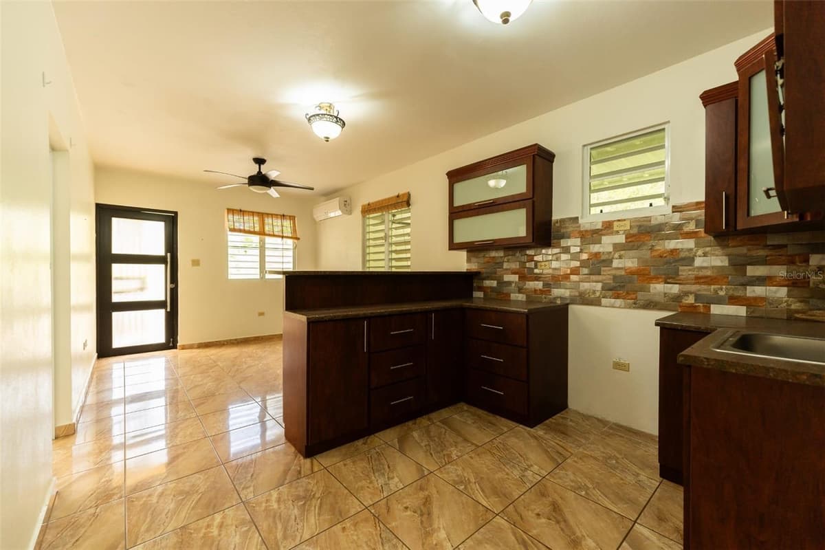 Carr 414 SECTOR LOS PUENTES — photo 11 of 28