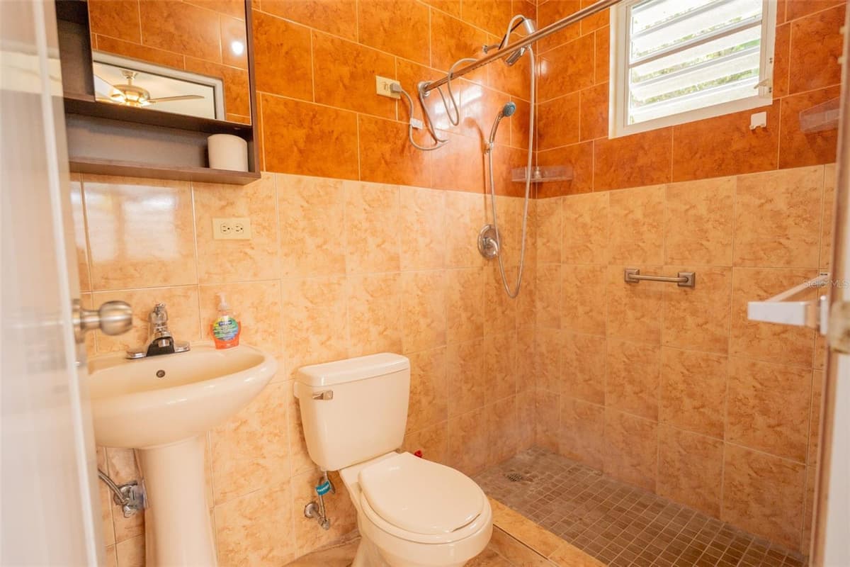 Carr 414 SECTOR LOS PUENTES — photo 20 of 28