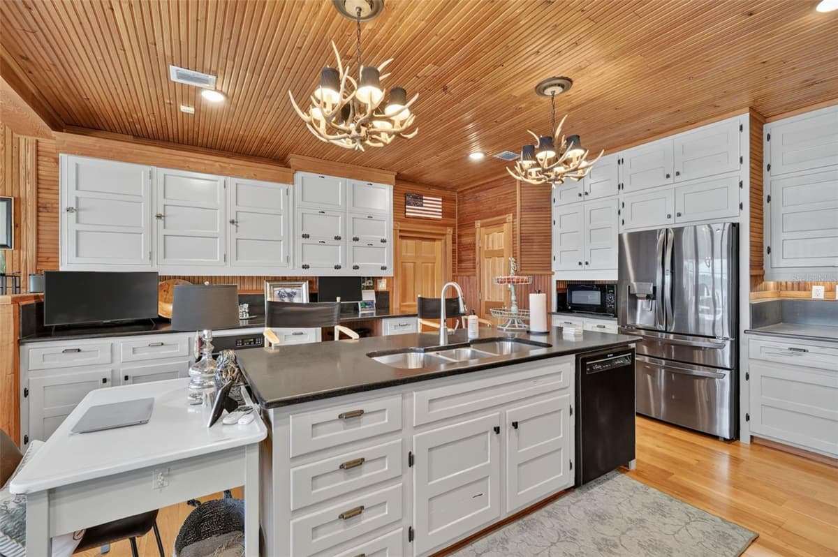 22625 LAKE SENECA ROAD — photo 15 of 62