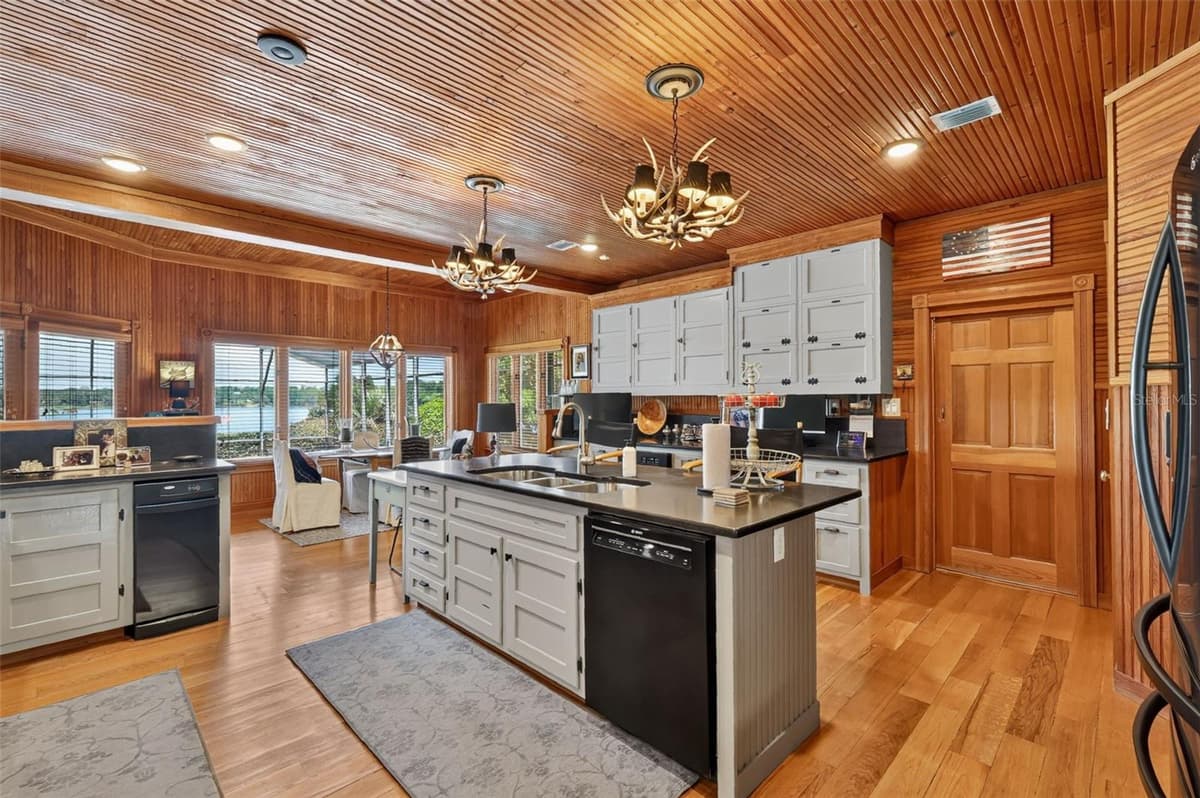 22625 LAKE SENECA ROAD — photo 18 of 62