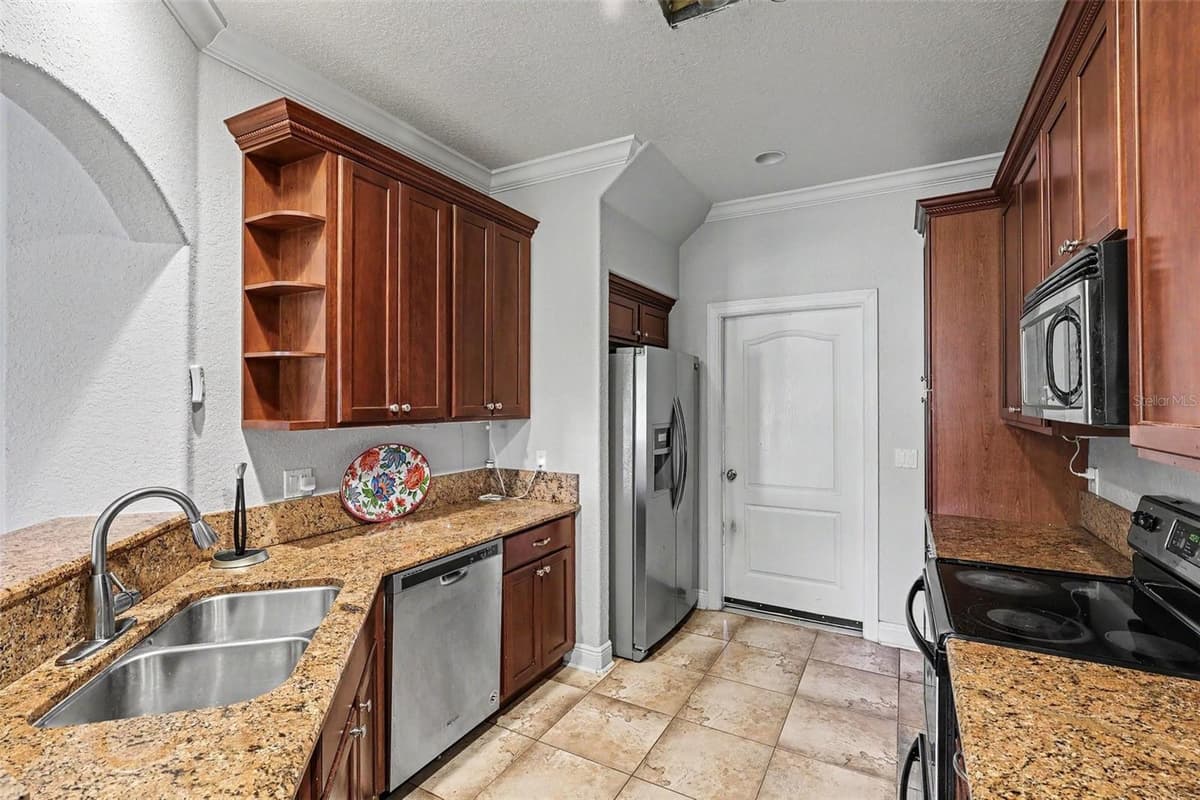 1380 ISABELLA DRIVE — photo 8 of 30
