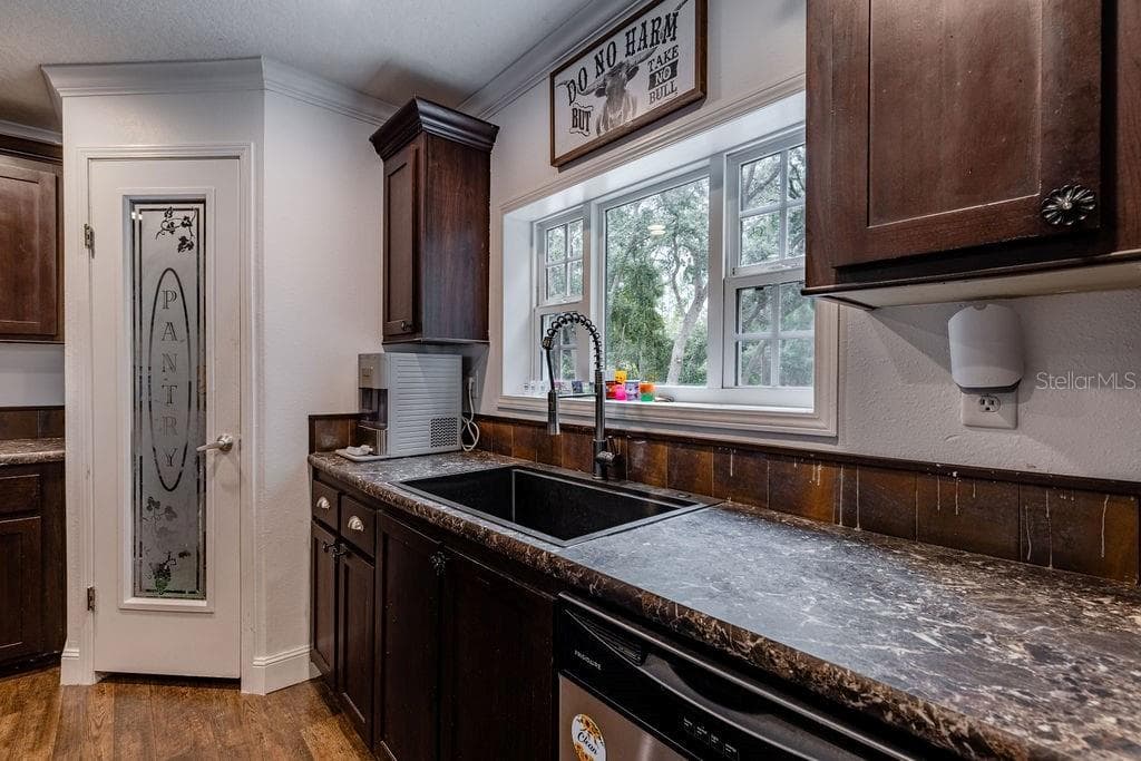 24821 OLD DEER ROAD — photo 8 of 40