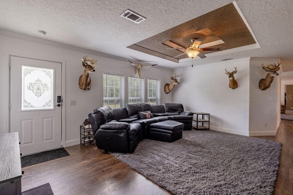 24821 OLD DEER ROAD — photo 3 of 40