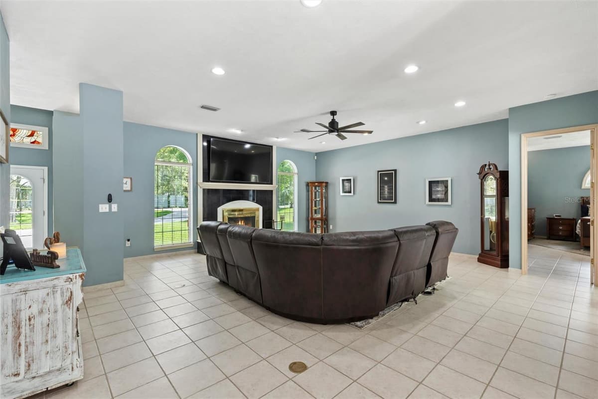 713 ERNEST DRIVE — photo 14 of 100