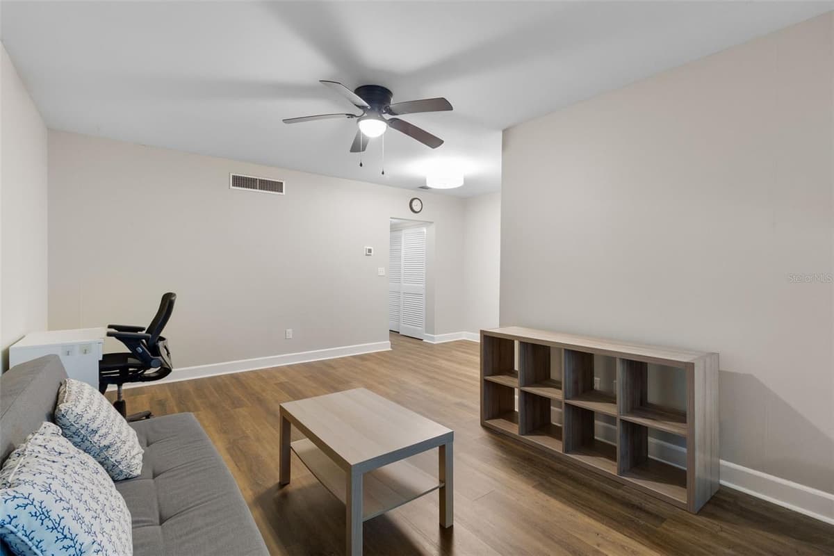 1140 ORLANDO AVENUE — photo 4 of 25
