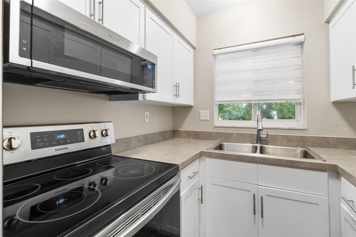 1140 ORLANDO AVENUE — photo 5 of 25