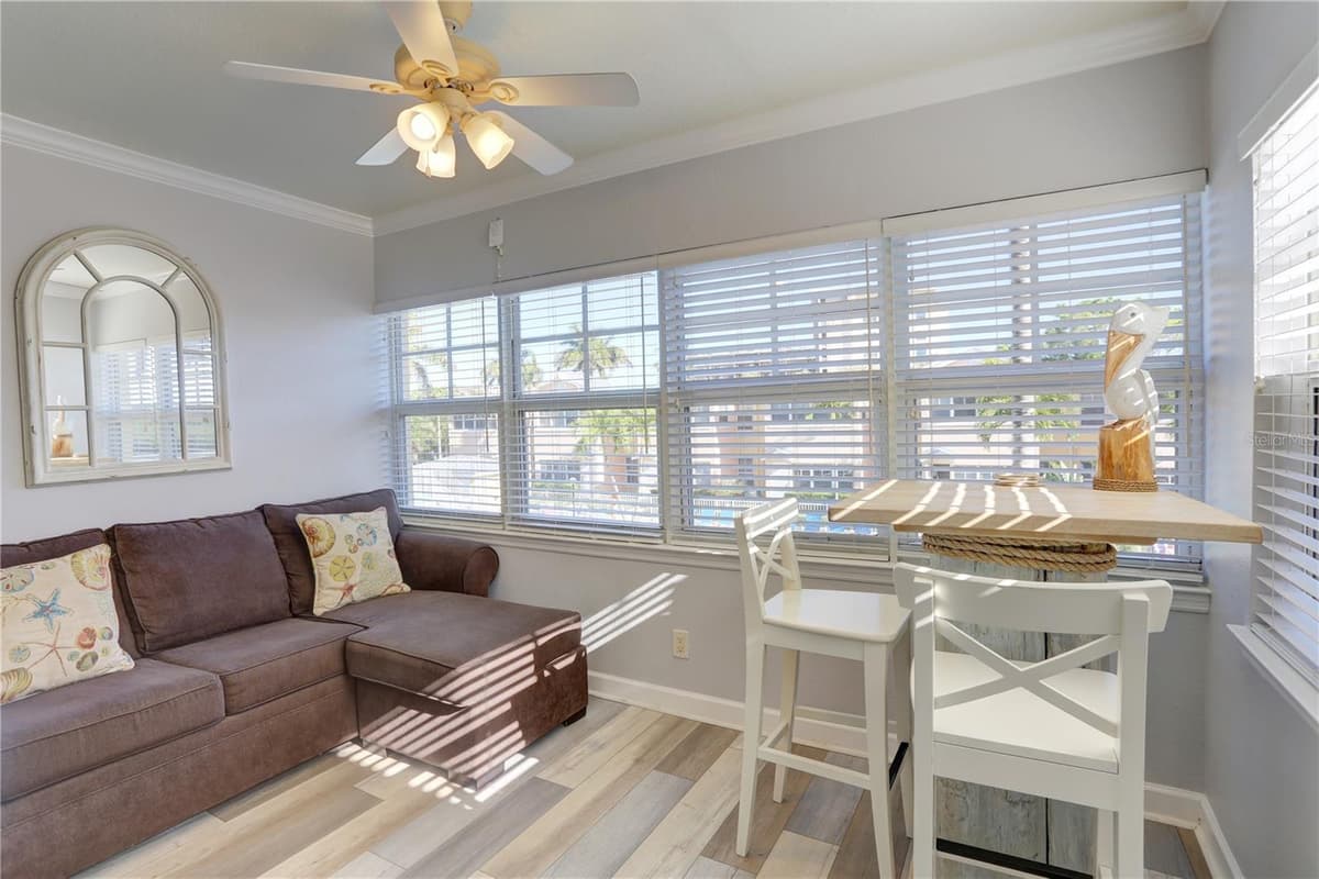 19417 GULF BOULEVARD — photo 8 of 15