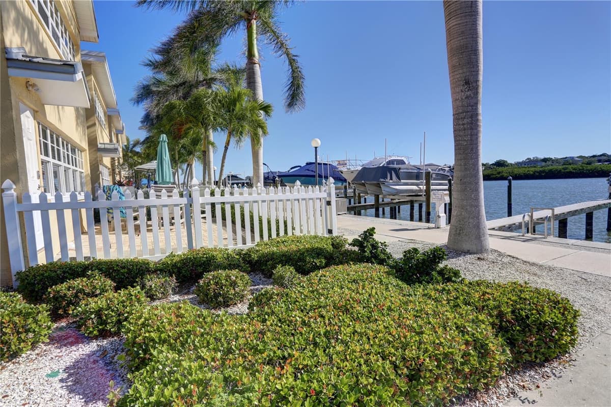 19417 GULF BOULEVARD — photo 3 of 15