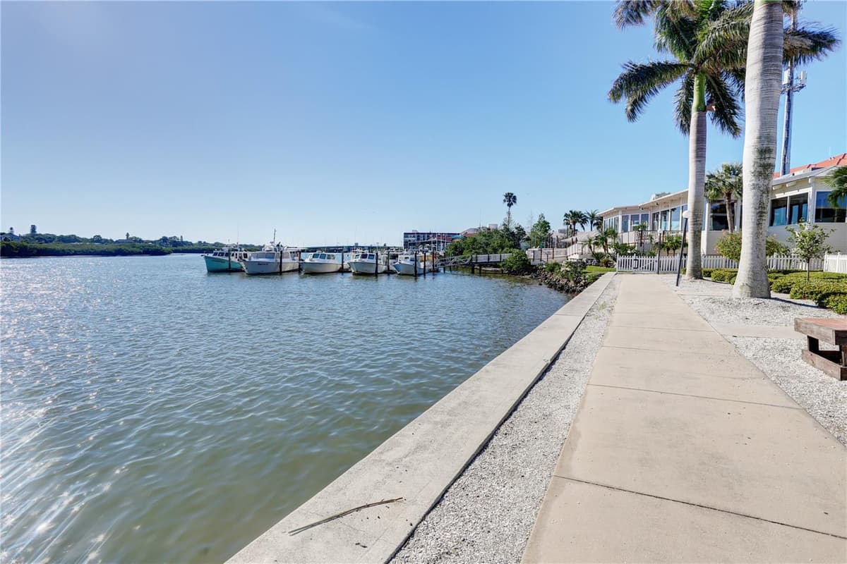 19417 GULF BOULEVARD — photo 15 of 15
