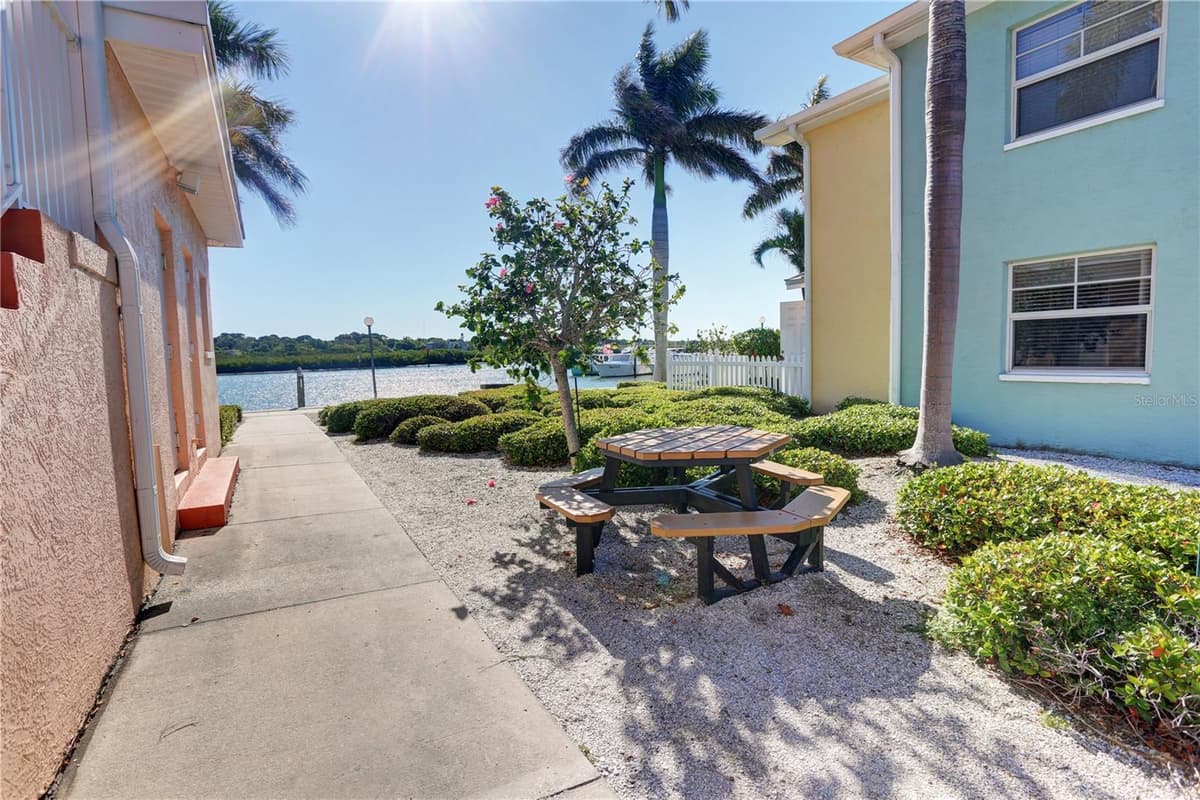 19417 GULF BOULEVARD — photo 13 of 15