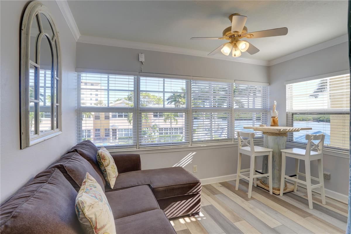 19417 GULF BOULEVARD — photo 12 of 15
