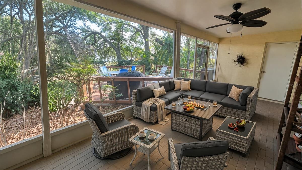 1320 SASSAFRAS AVENUE — photo 7 of 27