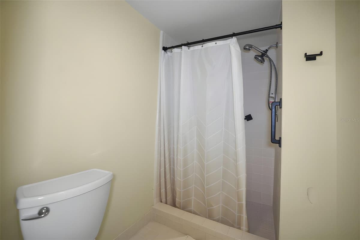 401 150TH AVENUE — photo 33 of 77