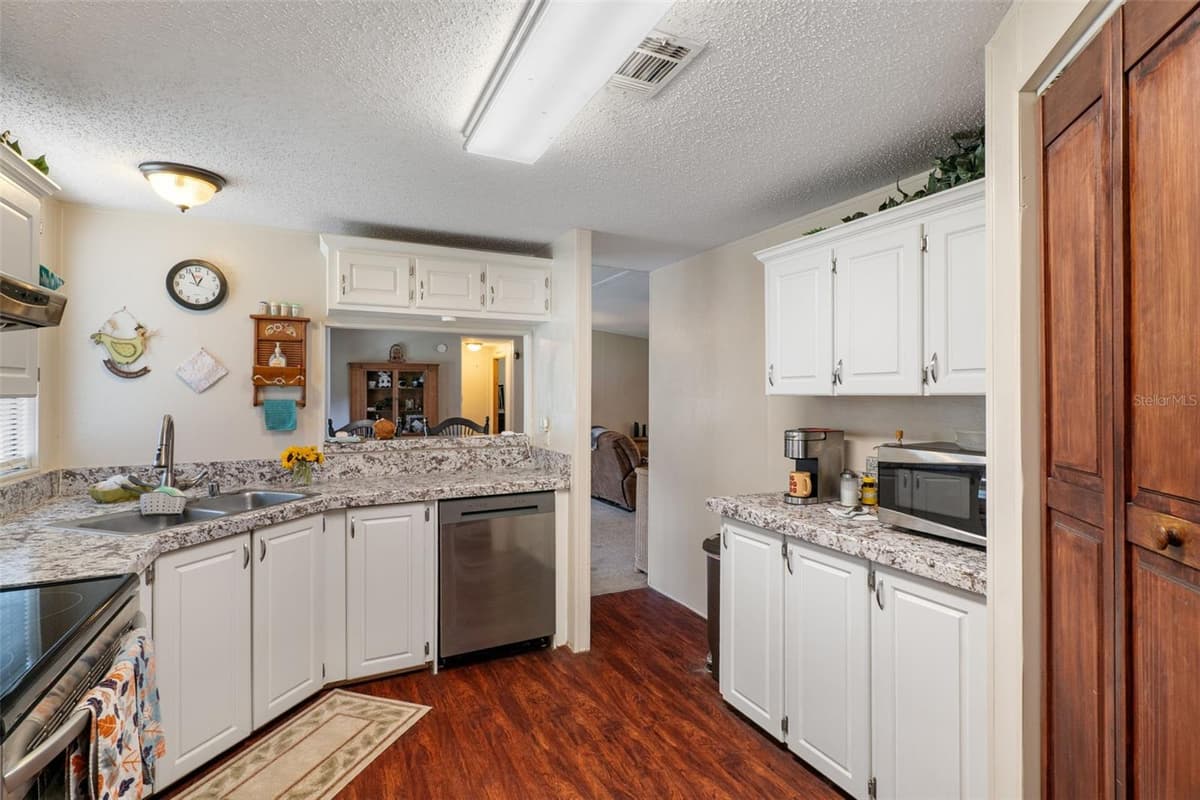 7927 CYPRIAN COURT — photo 14 of 37