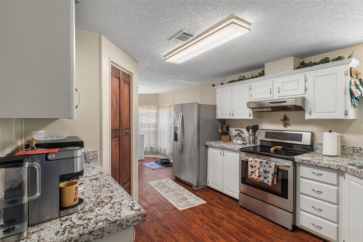 7927 CYPRIAN COURT — photo 11 of 37