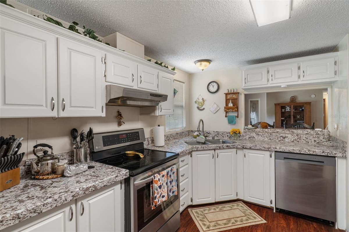 7927 CYPRIAN COURT — photo 13 of 37