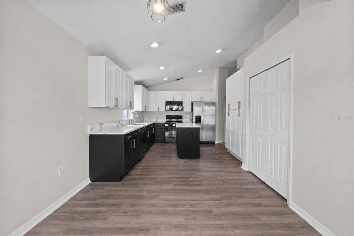 634 SPRING CAVERN AVENUE — photo 10 of 59