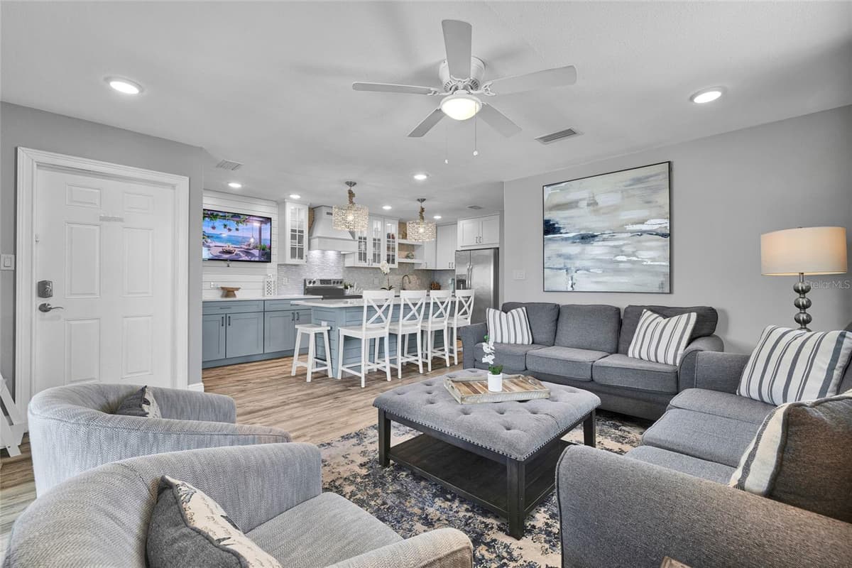 812 GULF BLVD — photo 5 of 44