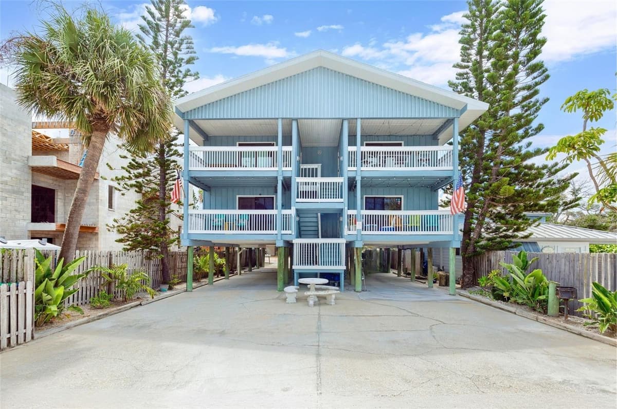 812 GULF BLVD — photo 2 of 44