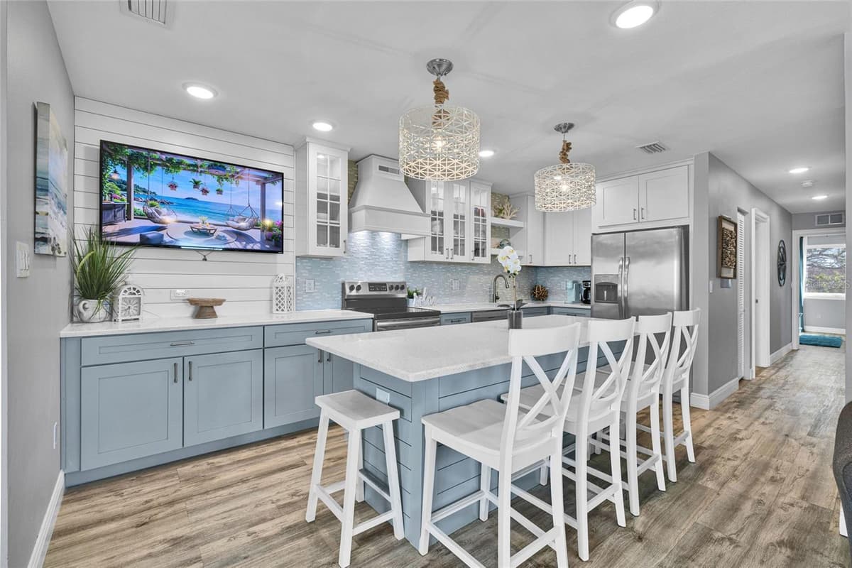 812 GULF BLVD — photo 10 of 44