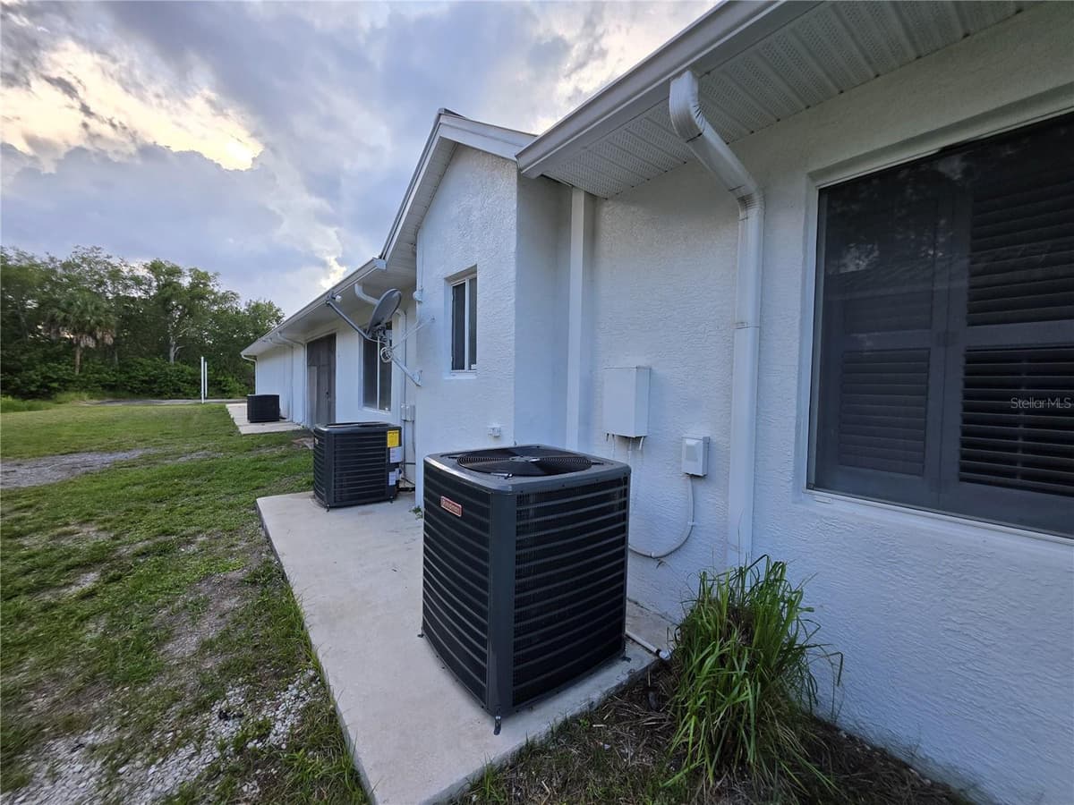 837 LILY STREET — photo 37 of 41