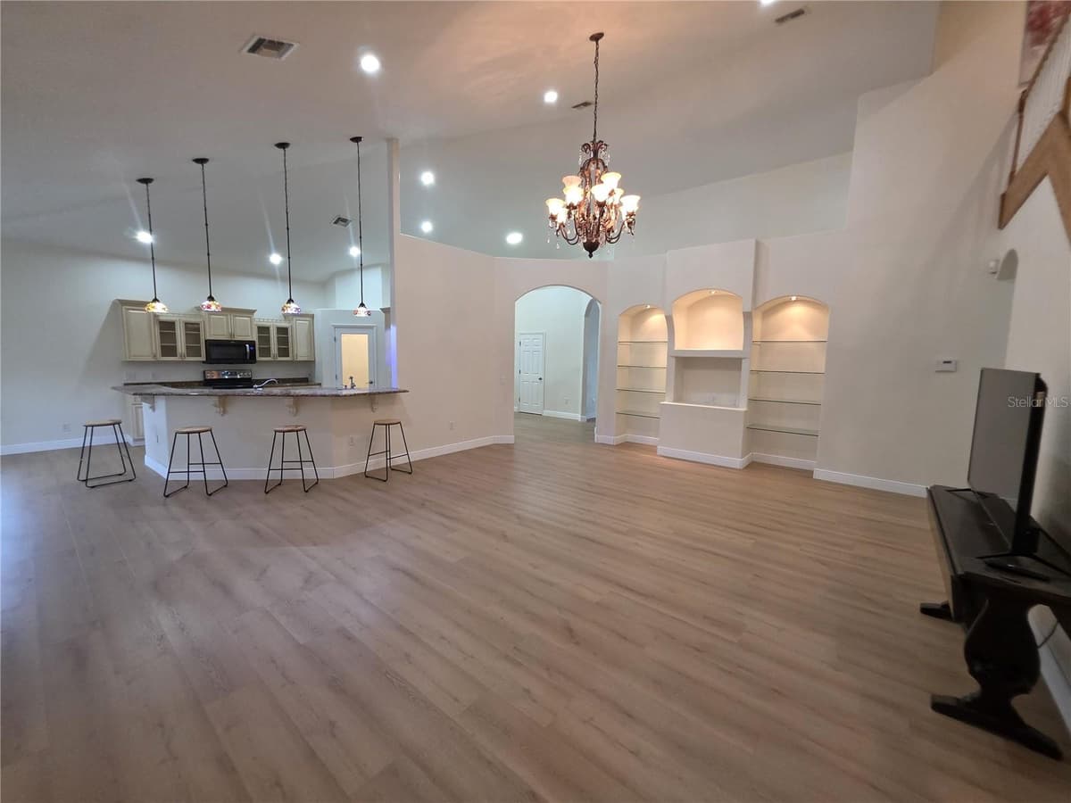 837 LILY STREET — photo 10 of 41