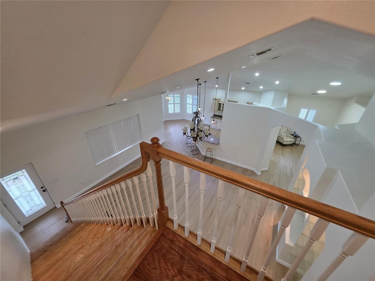 837 LILY STREET — photo 12 of 41
