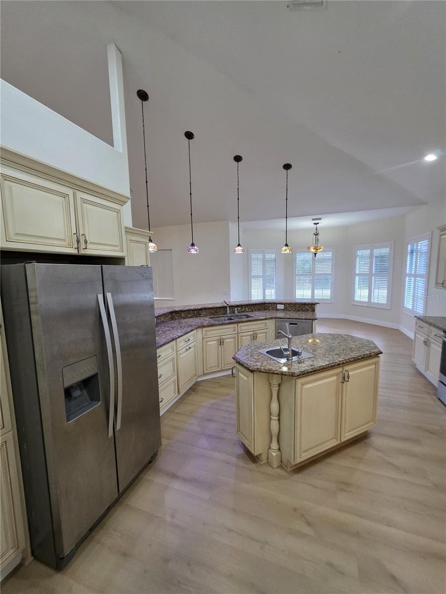 837 LILY STREET — photo 18 of 41