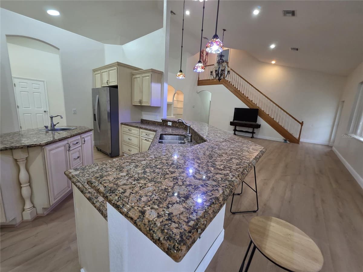 837 LILY STREET — photo 19 of 41