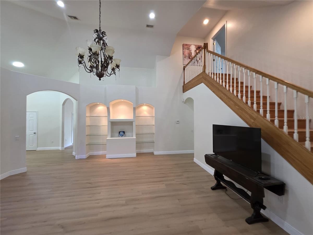 837 LILY STREET — photo 11 of 41